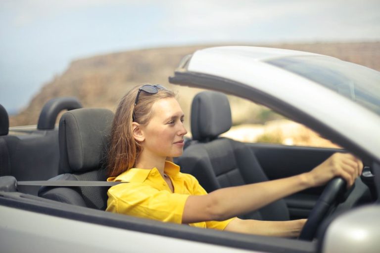 Uniwersalne pokrowce a specjalne modele samochodów: jak wybrać odpowiednią ochronę dla twojego pojazdu